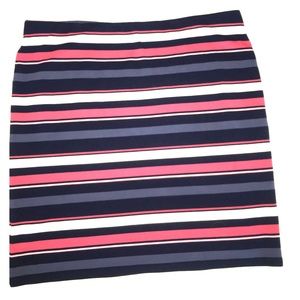 Pull-on pencil skirt